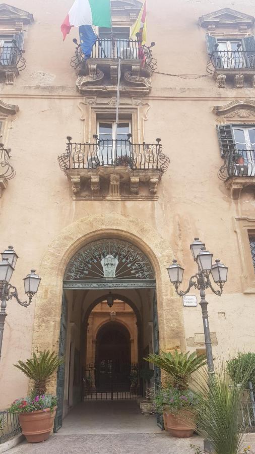 Il Museo Di Teresa Piazza Del Teatro Centrale อากริเจนโต ภายนอก รูปภาพ